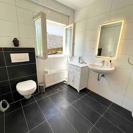 Stilvolles Nahe Therme Und Prezero Arena Apartment *