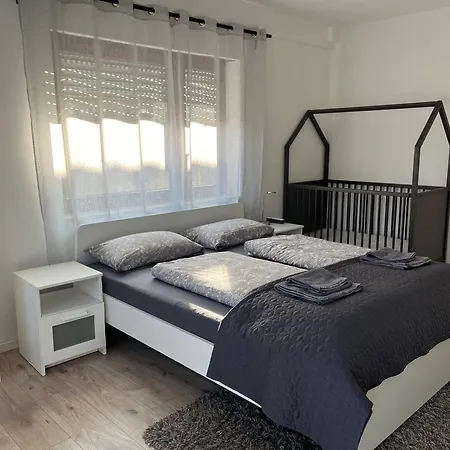 Stilvolles Nahe Therme Und Prezero Arena Apartment